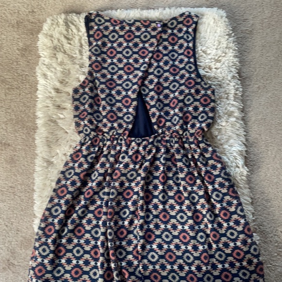 Forever21 size Small geo print dress with keyhole cut out in back - Picture 4 of 5